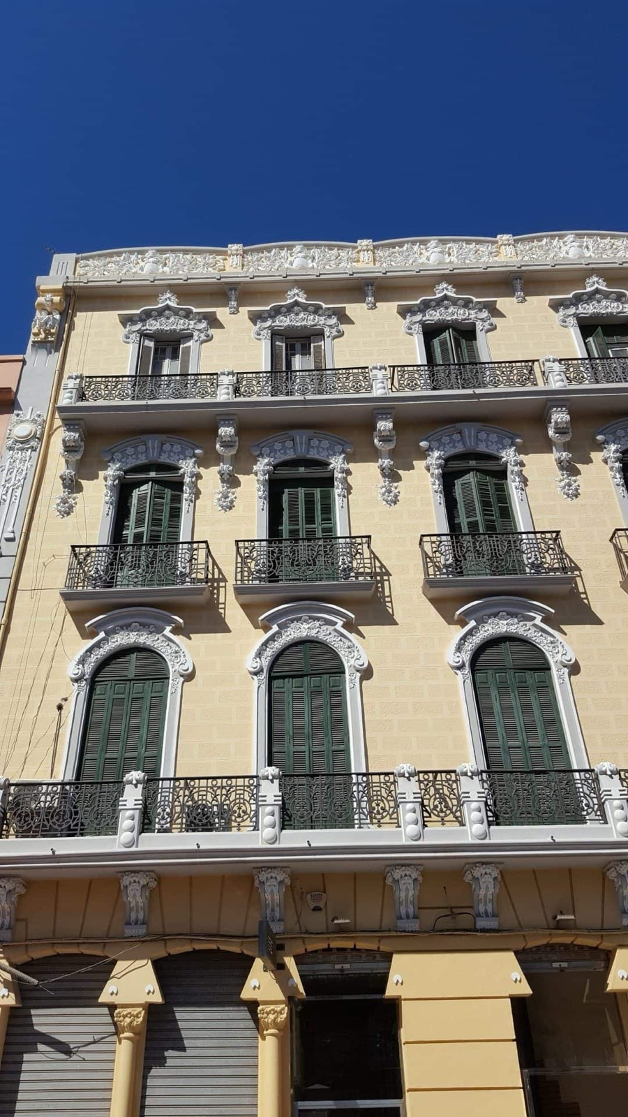 Detalle de la fachada modernista de la Casa Melul